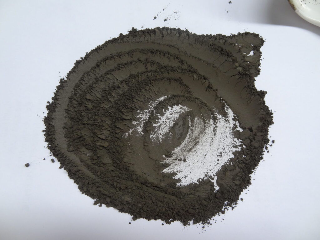 ผงโครไมต์ 25% Cr2O3 ขนาด 100 เมช สำหรับขวดแก้ว ขวดเบียร์สีเขียว -2-Chromite Sand-Haixu Abrasives