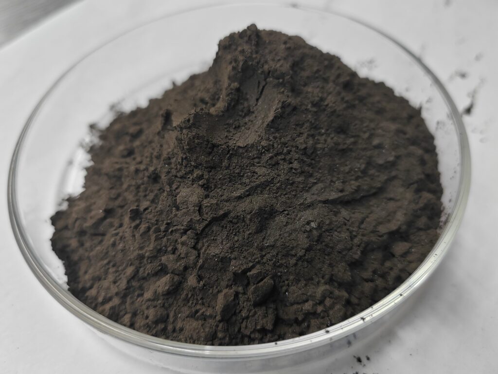 ผงโครไมต์ 25% Cr2O3 ขนาด 100 เมช สำหรับขวดแก้ว ขวดเบียร์สีเขียว -1-Chromite Sand-Haixu Abrasives ผงโครไมต์
